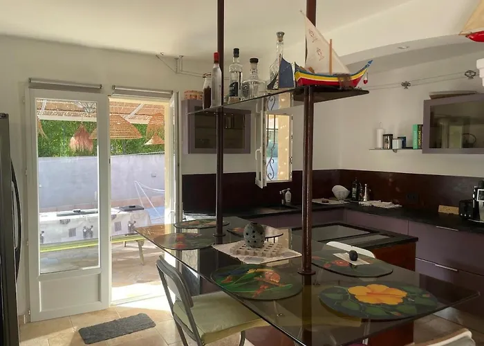 別荘 Charming With Secure Private Parking