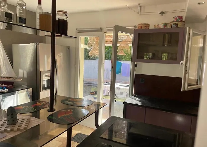 Dom wakacyjny Charming With Secure Private Parking