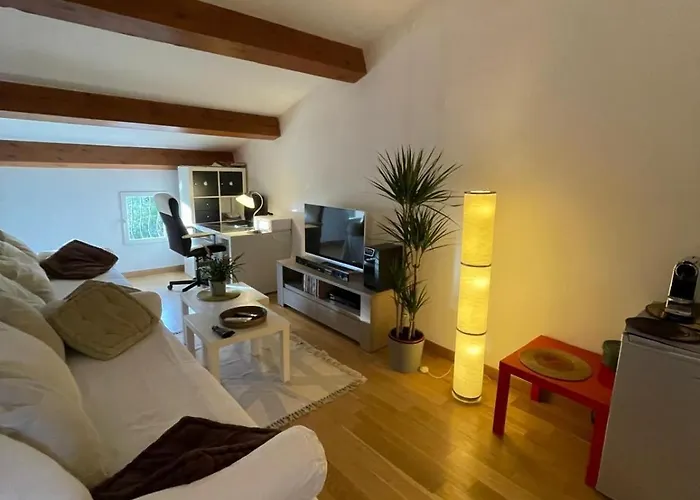 Charming With Secure Private Parking 別荘