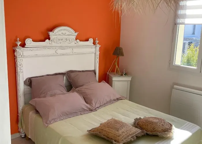 Dom wakacyjny Charming With Secure Private Parking